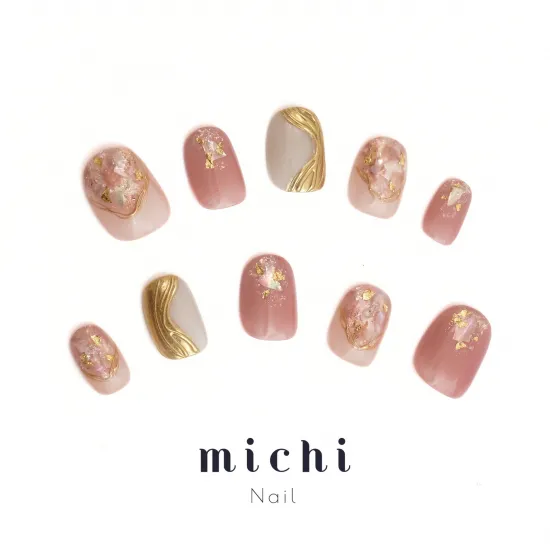 うるみピンクのシェルジュエルネイル